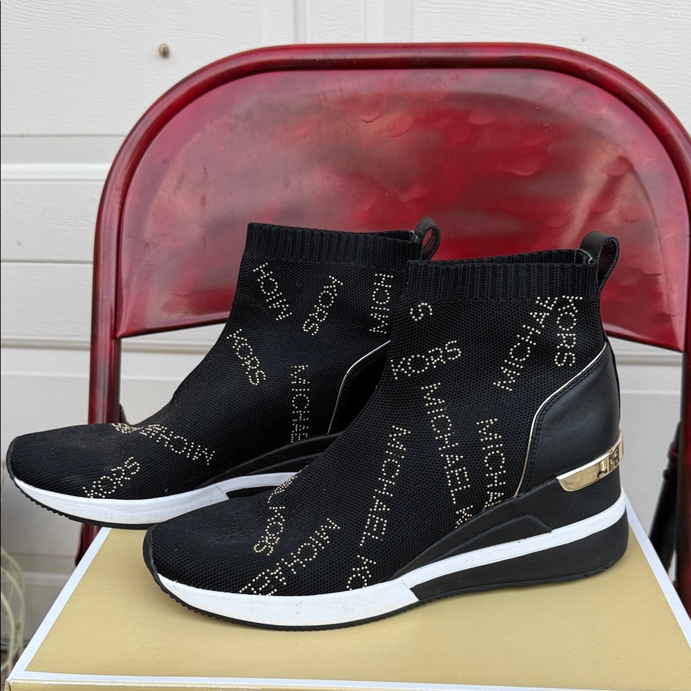 Michael Kors Black and Gold Knit Sneakers with Box - Picture 5 of 9